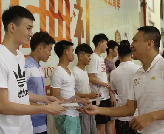 中学篮球战术训练方法有哪些_1